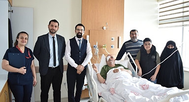 Hastaya ilk kez tam kat kornea nakli yapıldı