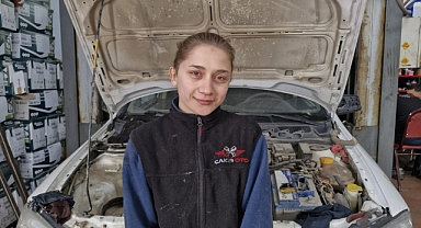 Kalıpları Yıkan Kadın Usta