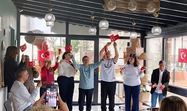 Minik öğrencilerden rehabilitasyon merkezi sakinlerine ziyaret