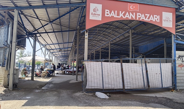 Pazar Alanında Hummalı Çalışma Sürüyor