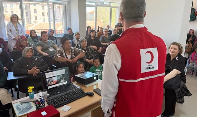 Pembe kurdele ile farkındalık mesajı