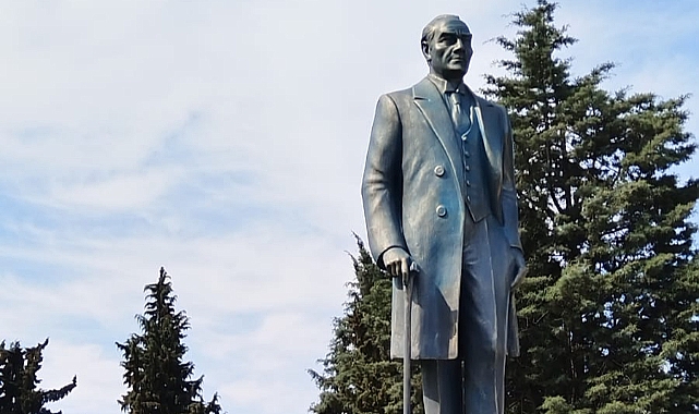 Sanayi Esnafından Atatürk Büstüne Tam Not