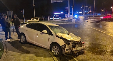 Tırla otomobil çarpıştı 