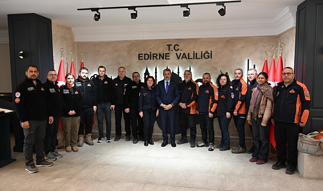 Vali Sezer afet gönüllülerini kabul etti