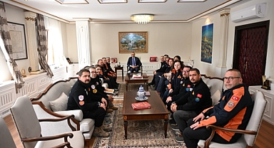 Vali Sezer afet gönüllülerini kabul etti