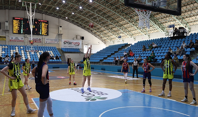 16 Yaş Altı Kızlar Basketbol Şampiyonası Başladı
