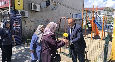 Çerkez’den Annelere Çiçekli Kutlama