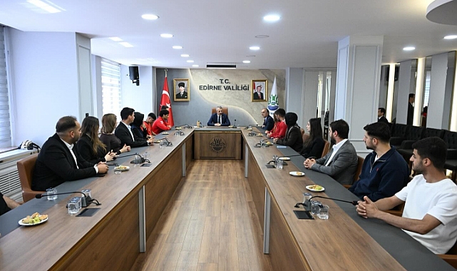 Milli sporcularla bir araya geldi