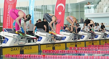 Paletli yüzme şampiyonası ve milli takım seçmeleri yapıldı