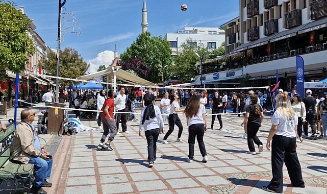 Saraçlar Caddesi’nde 19 Mayıs Coşkusu