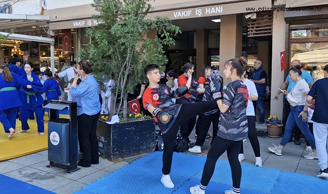 Saraçlar Caddesi’nde 19 Mayıs Coşkusu