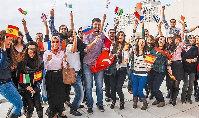 UZUNKÖPRÜ’DE OKULLAR AVRUPA’YA AÇILDI