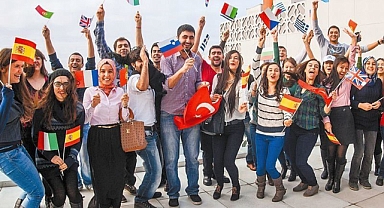 UZUNKÖPRÜ’DE OKULLAR AVRUPA’YA AÇILDI