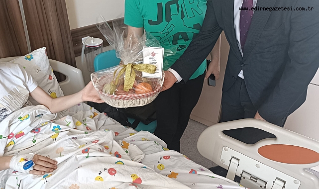 Vakıf geleneği kapsamında hastalara meyve ikram edildi