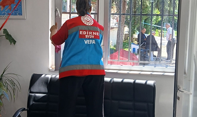 Vefa grubu Kurban Bayramı öncesi gaziler derneğini temizledi