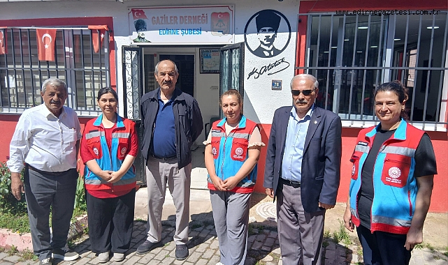 Vefa grubu Kurban Bayramı öncesi gaziler derneğini temizledi