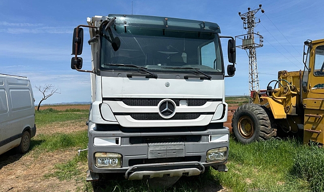 Yediemin otoparkından kamyon çaldığı iddia edilen 3 şüpheli tutuklandı