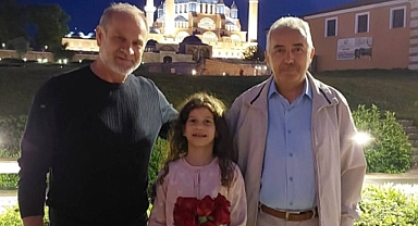2026 Hacıları Tekbirlerle ve Güllerle Karşılandı