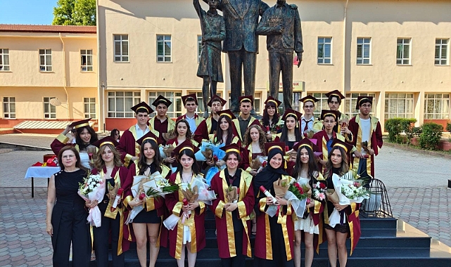 Edirne Lisesi’nde Mezuniyet Coşkusu Yaşandı