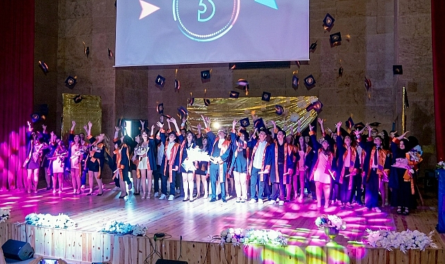 Edirne Yıldırım Beyazıt Anadolu Lisesi 40. mezunlarını verdi