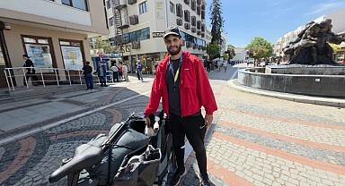Filistin için pedal çeviriyor