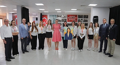“Güçlü Renkler, Güçlü Kadınlar” Sergisi Açıldı
