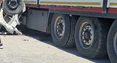 Kapıkule'de TIR ile otomobil çarpıştı