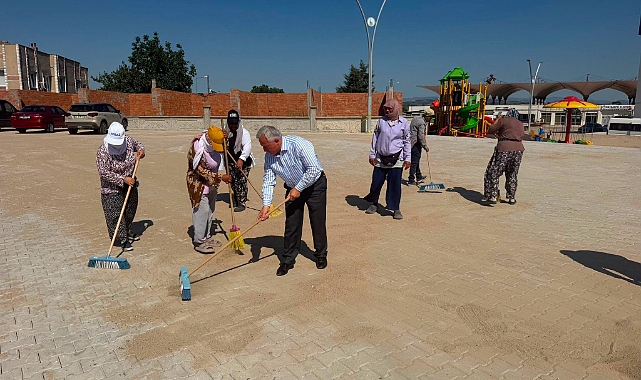 Kerman, Otopark Temizliğine Bizzat Katıldı