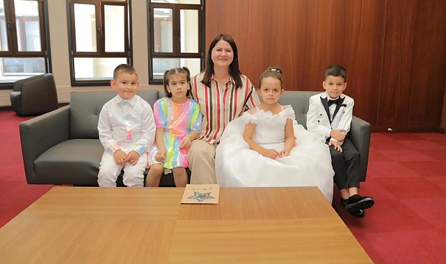 ÖĞRENCİLERDEN RENKLİ YILSONU ŞENLİĞİ