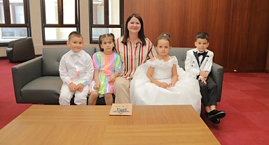 ÖĞRENCİLERDEN RENKLİ YILSONU ŞENLİĞİ