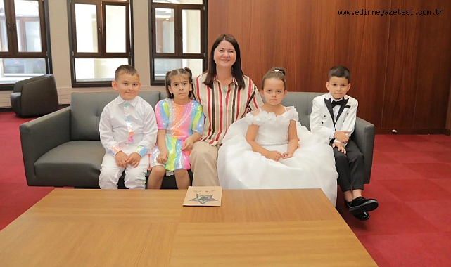 ÖĞRENCİLERDEN RENKLİ YILSONU ŞENLİĞİ