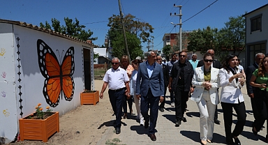 Sahil köyü renklendi
