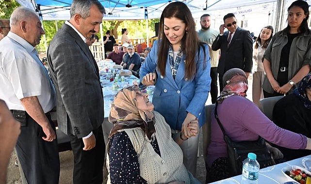 Vali Sezer huzurevi sakinlerinin Babalar Günü'nü kutladı
