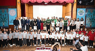 Vali Sezer, Yeşilay Sağlıklı Yaşam Ligi’nde Ödülleri Takdim Etti