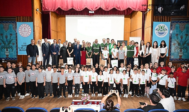 Vali Sezer, Yeşilay Sağlıklı Yaşam Ligi’nde Ödülleri Takdim Etti