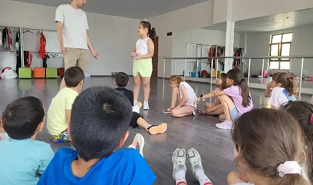 200 Çocuk Sanatla Buluştu