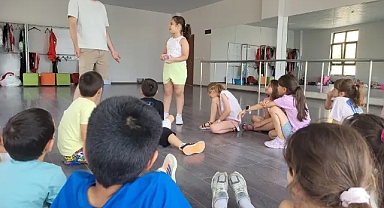 200 Çocuk Sanatla Buluştu