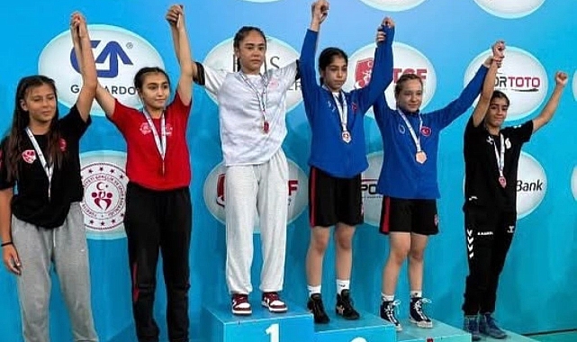 Başkan Gencan Başarılı Sporcuları Kutladı