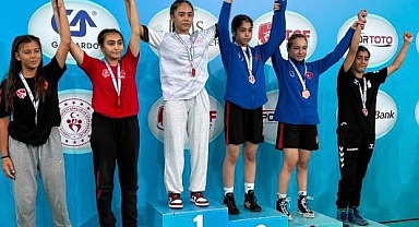 Başkan Gencan Başarılı Sporcuları Kutladı