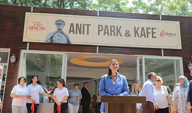 Edirne'de Anıt Park Cafe Hizmete Açıldı