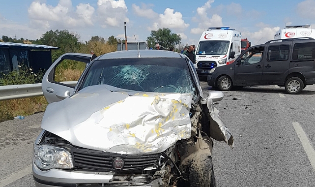 İki Araç Çarpıştı, 6 Kişi Yaralandı