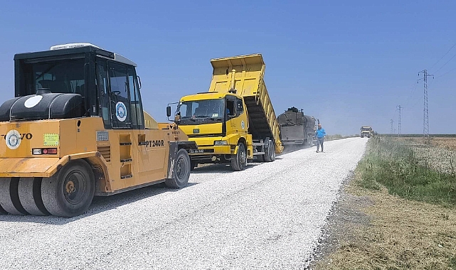 Köy yolları yenilenmeye devam ediyor