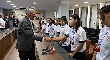 Şampiyon Güreşçilerden Vali Yunus Sezer’e Ziyaret