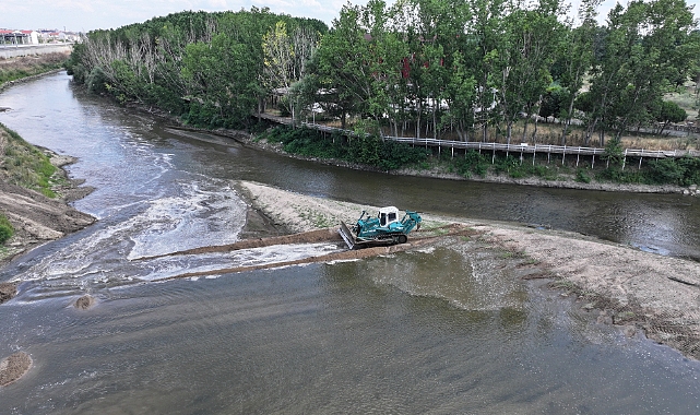 Tunca Nehri'nde DSİ'nin çalışmasıyla su akışı hızlandı