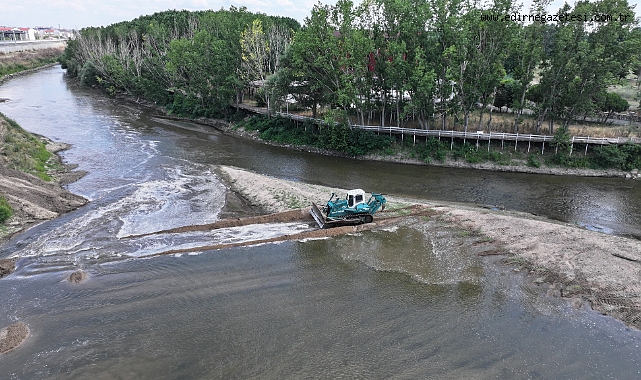 Tunca Nehri'nde DSİ'nin çalışmasıyla su akışı hızlandı