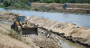 Tunca Nehri'nin yatağı temizleniyor