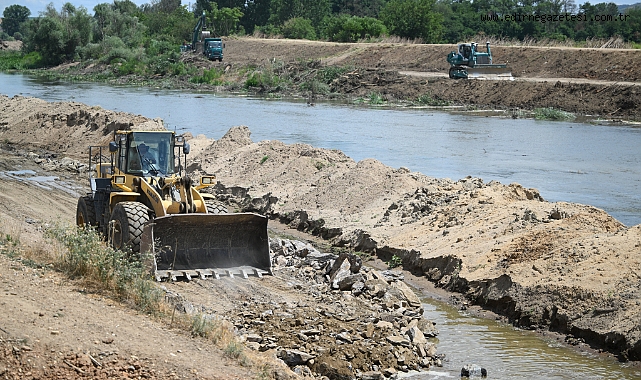 Tunca Nehri'nin yatağı temizleniyor