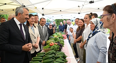 Üreticilere çapa makinesi hediye edildi