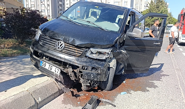 3 Araç Çarpıştı: 3 Yaralı