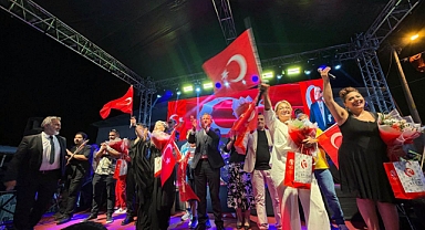 90’ların Yıldızları Lalapaşa’da Sahne Aldı
